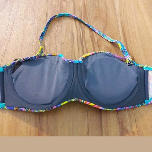 🌟SOLD🌟 Sexy Victoria's Secret Paisley Bikini Top - Picture 6 of 7